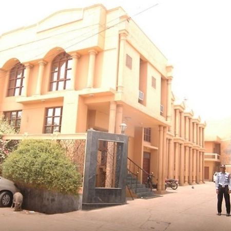 Hotel The Shubham Vrindāvan Buitenkant foto