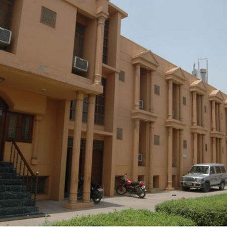 Hotel The Shubham Vrindāvan Buitenkant foto