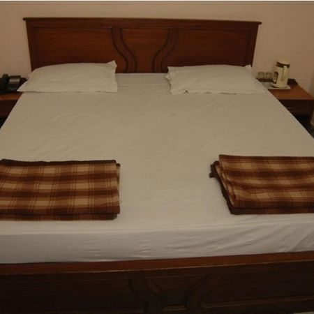 Hotel The Shubham Vrindāvan Buitenkant foto