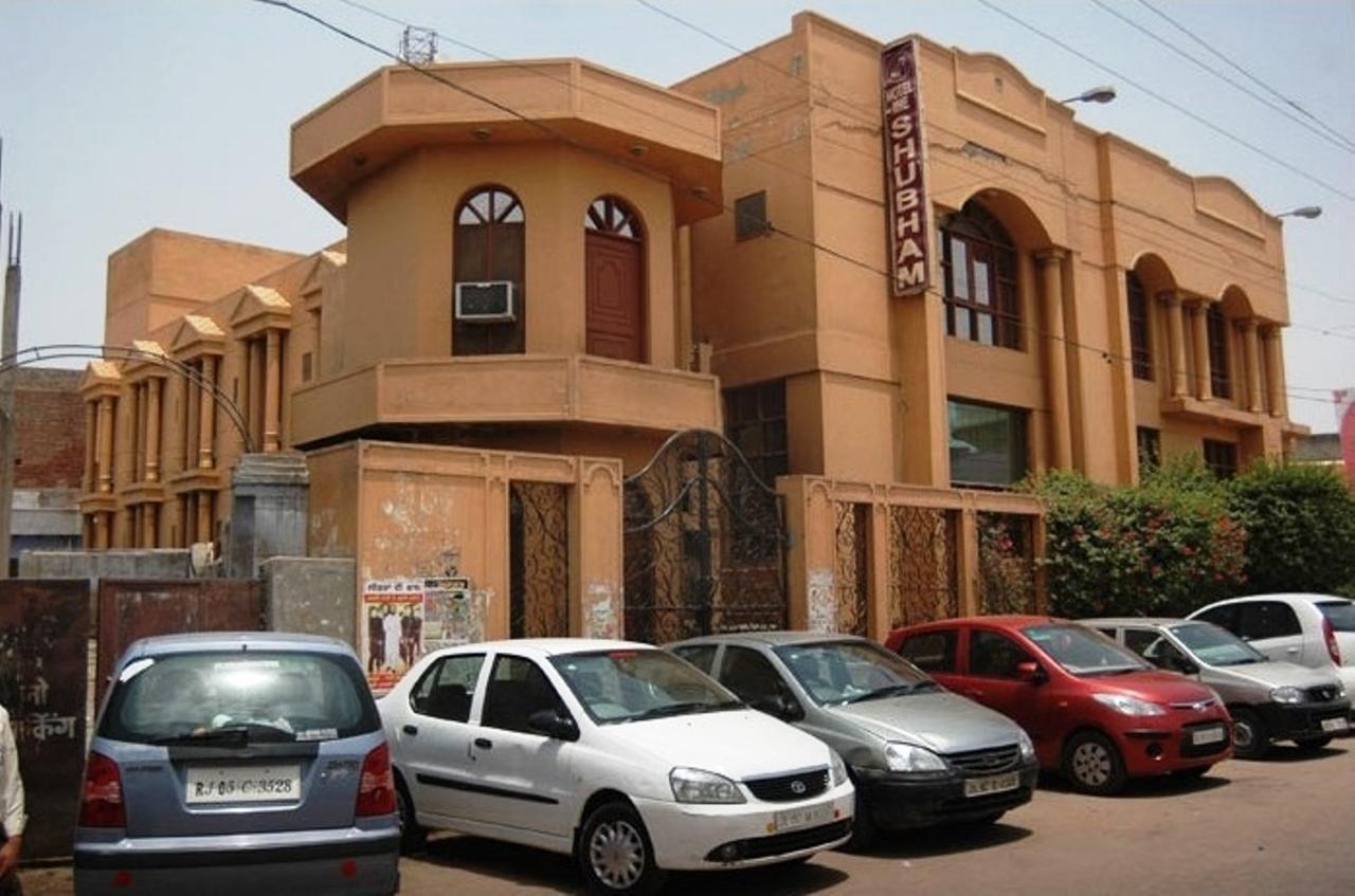 Hotel The Shubham Vrindāvan Buitenkant foto