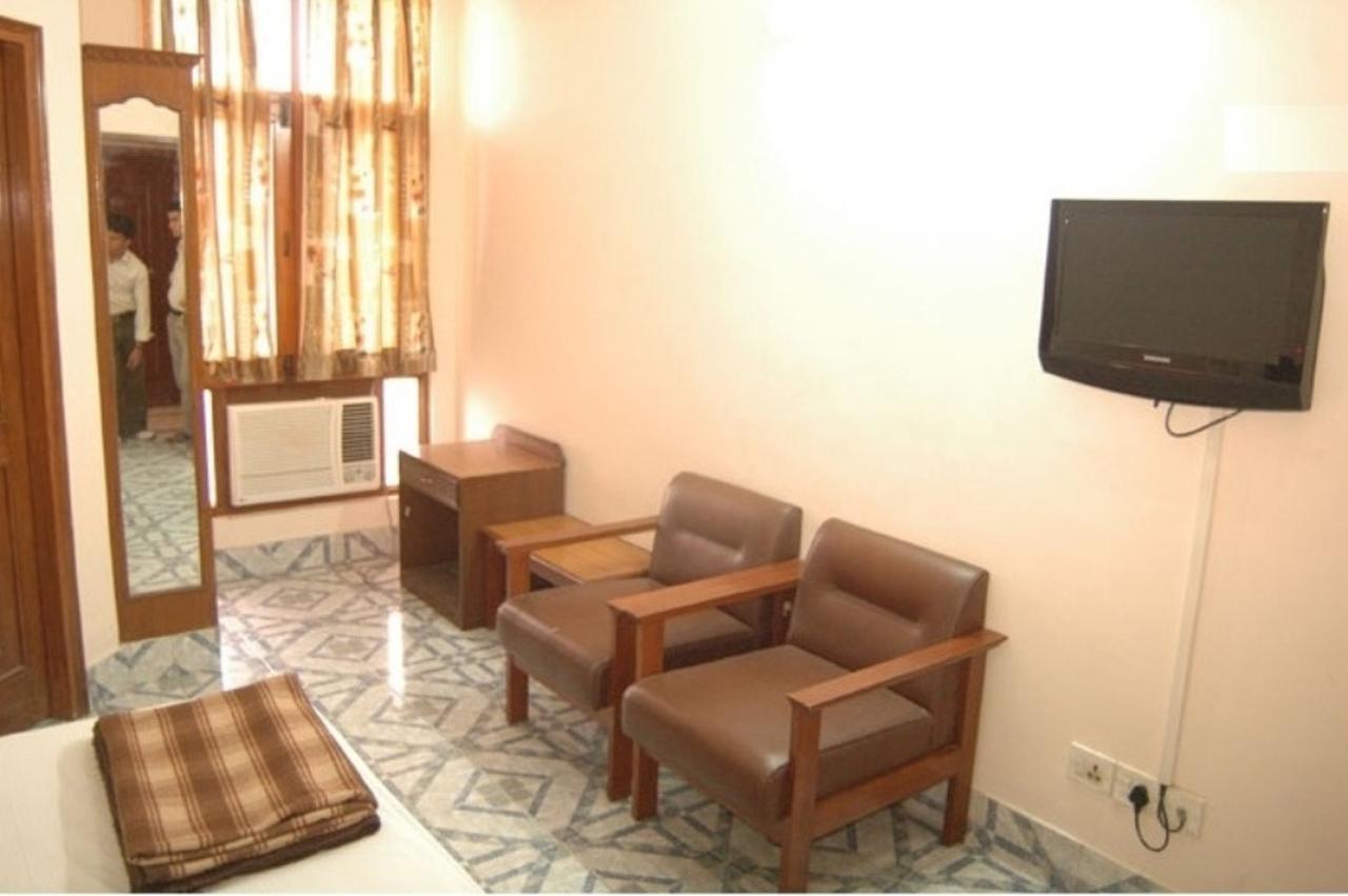 Hotel The Shubham Vrindāvan Buitenkant foto