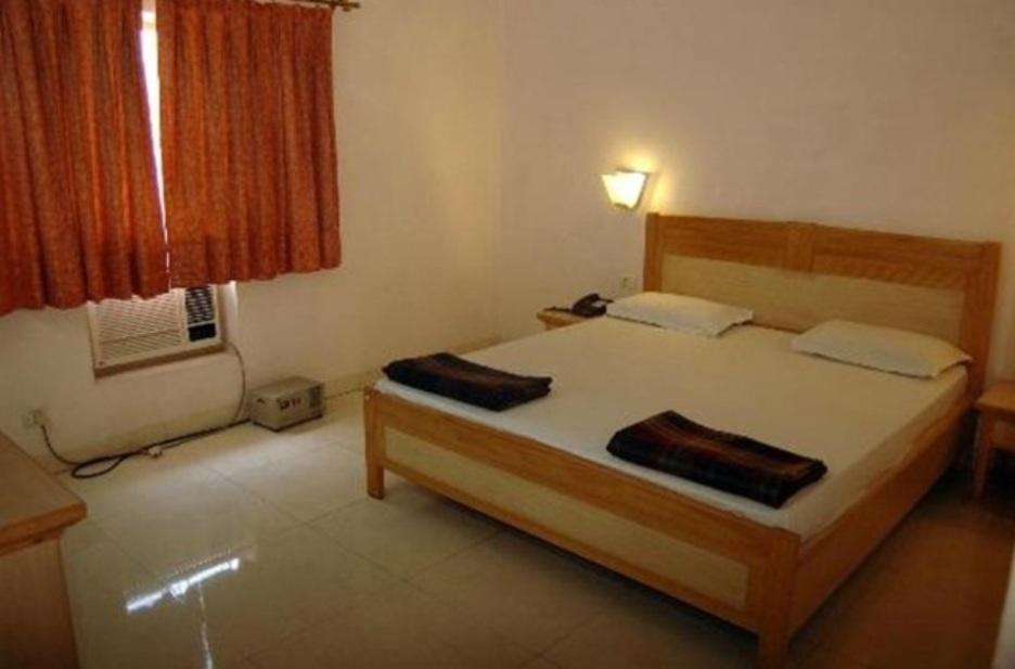 Hotel The Shubham Vrindāvan Buitenkant foto